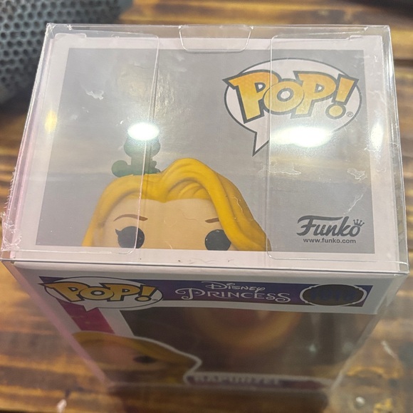 Funko Pop Disney Princess Rapunzel Figure - Blonde and Purple - Picture 5 of 5